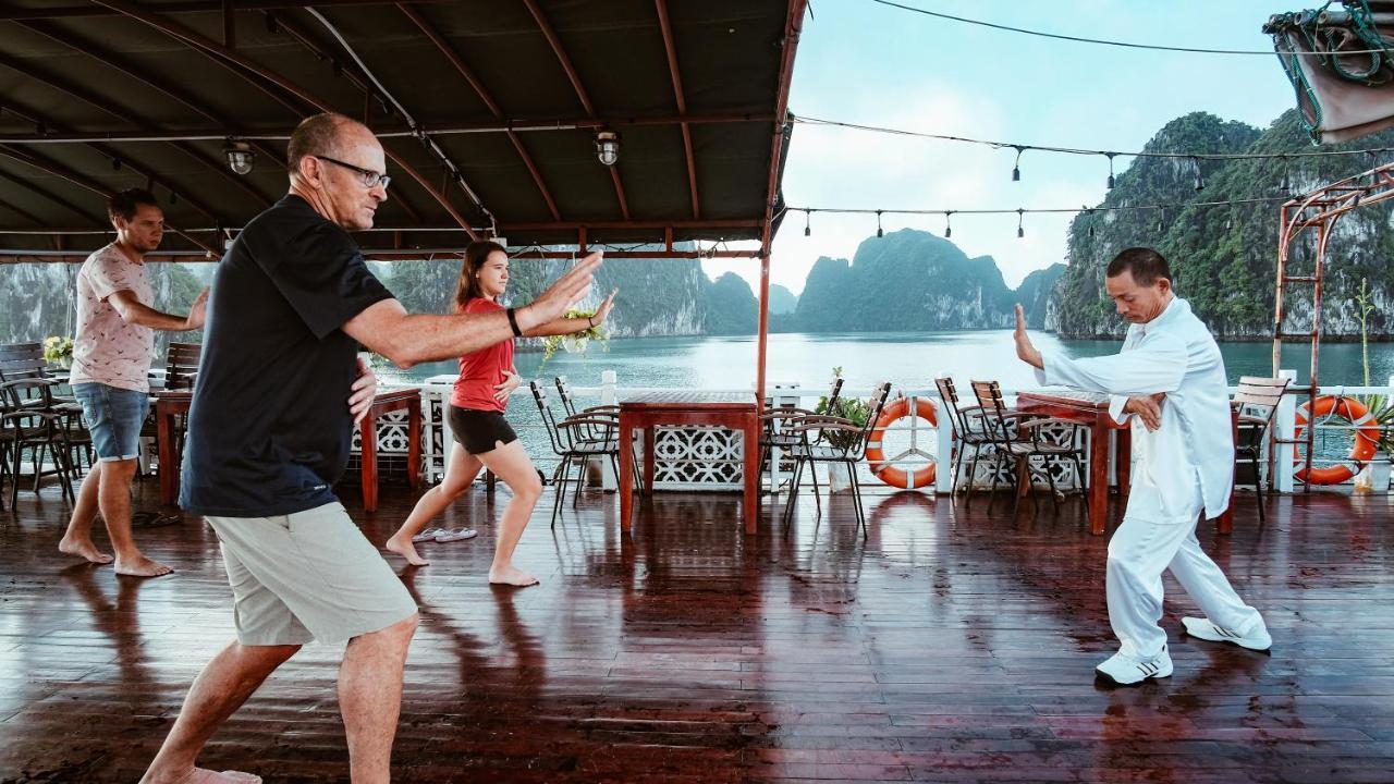 Renea Cruises Halong Hotel Ha Long Exterior photo