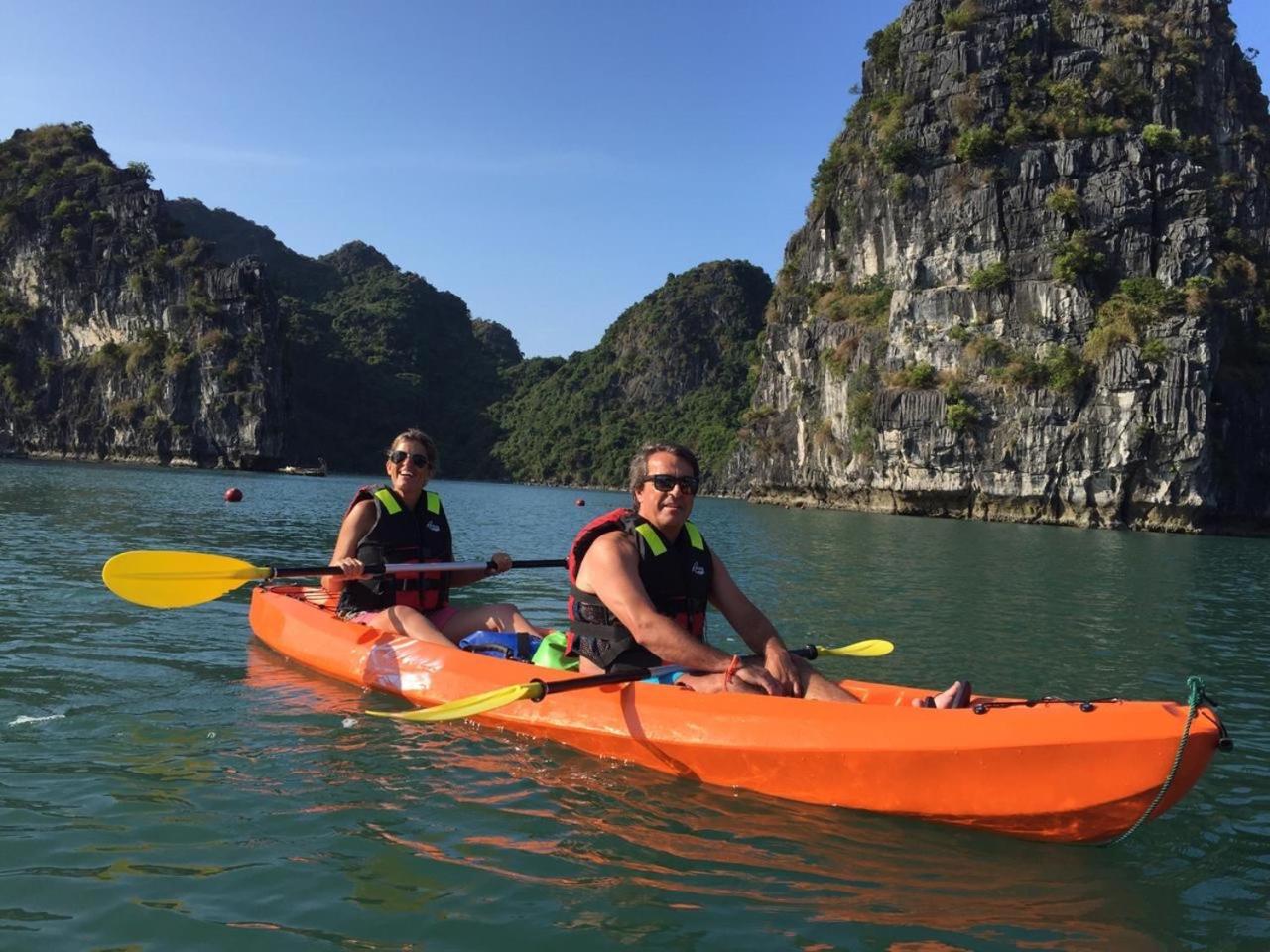Renea Cruises Halong Hotel Ha Long Exterior photo