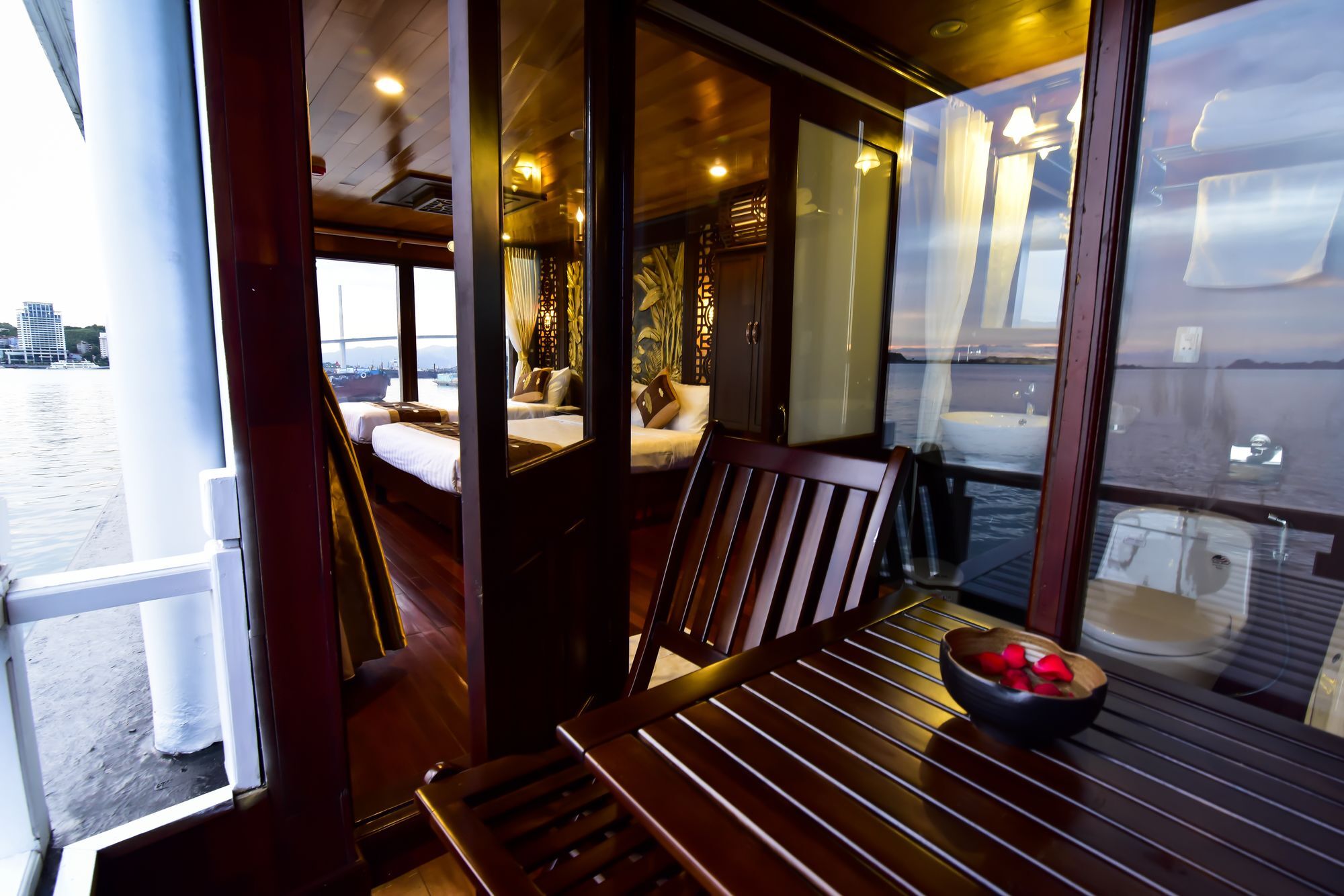 Renea Cruises Halong Hotel Ha Long Exterior photo
