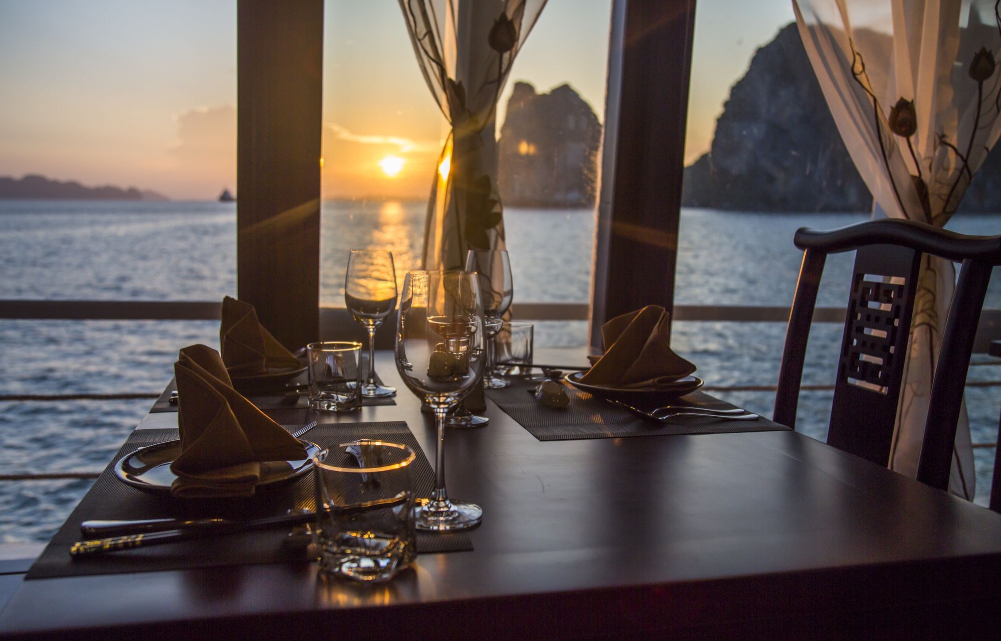 Renea Cruises Halong Hotel Ha Long Exterior photo